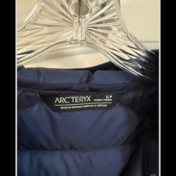 Arc'teryx Women's Cerium Down Hoody in Moonlit | Size S - Picture 4 of 9